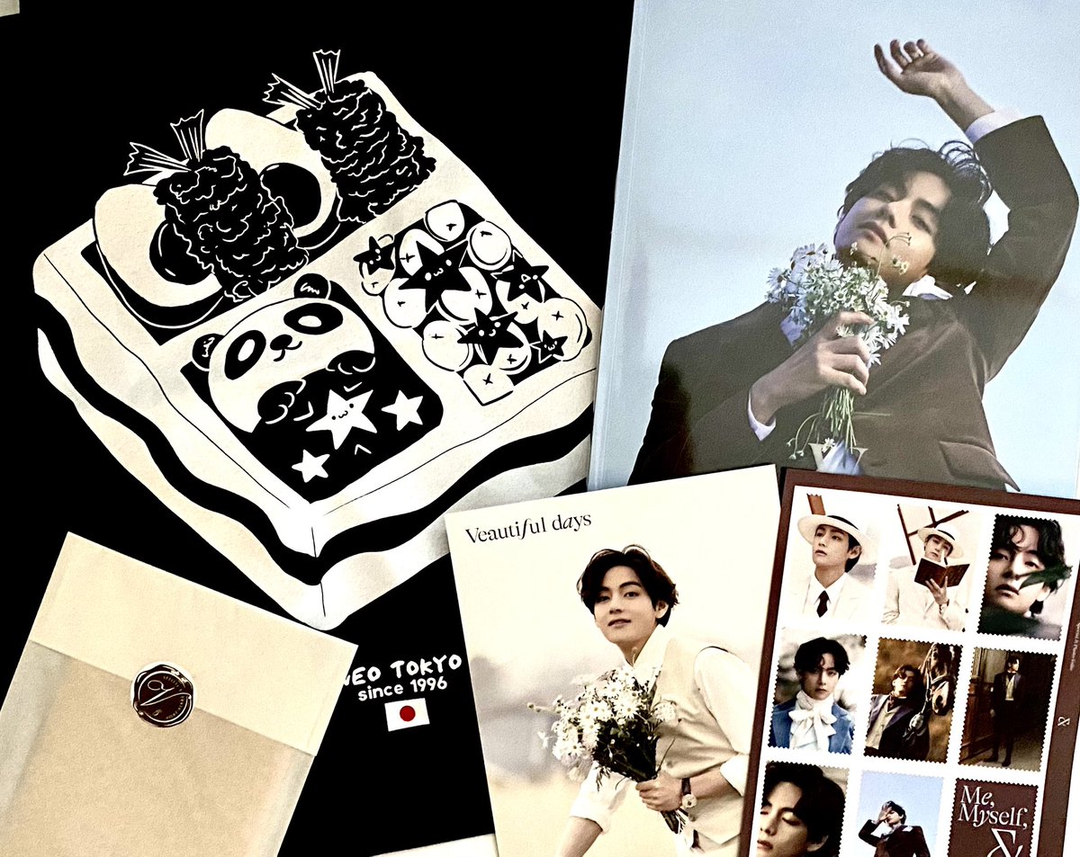 neo_tokyo_shop's tweet photo. [#GIVEAWAY] @TaehyungGermany 🥰und wir verlosen ein BTS(V) -Special 8 Photo-Folio💜
Teilnahme bis Montag 12 Uhr!

Teilnahme:
1. Liken💜&amp; Retweeten✨
2. @neo_tokyo_shop und @TaehyungGermany folgen👍🏻
3. Kommentiert mit #NeoV und sagt uns, wie sehr ihr euch auf V‘s #Layover freut?🥳 https://t.co/YGwWiq91Uu