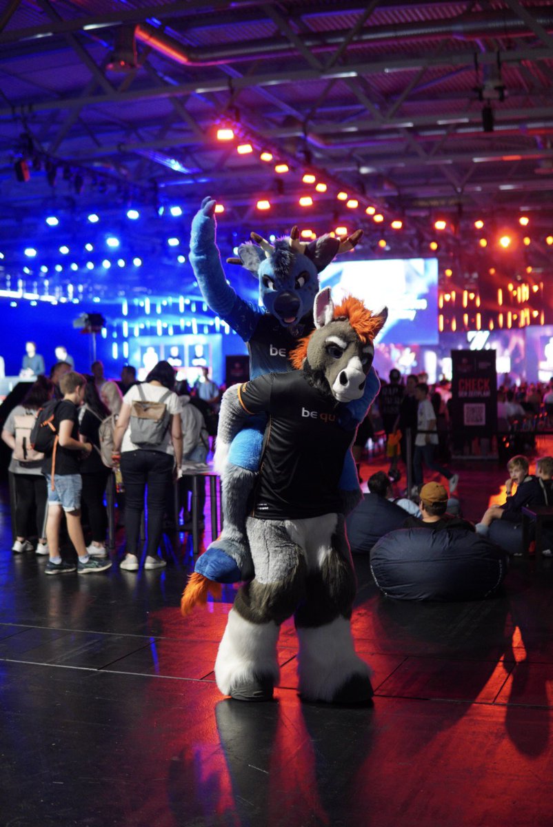 Caribumms's tweet photo. Getting carried through the game! 🐴🦌
#gamescom2023 #GameOnStayQuiet
📸 @TraxGSD https://t.co/KVIGBauN7k