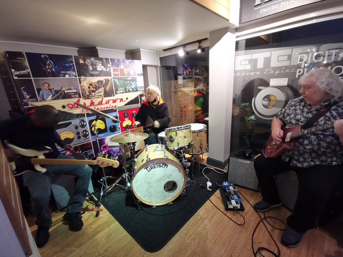 SteveMay_UK's tweet photo. Sad to hear about the passing of Whitesnake's Bernie Marsden. Here's the guitar legend jamming with Zac Starkey at a Meters headphone launch I went to in 2021โฆ #RIPBernieMarsden https://t.co/1w7E77BugO