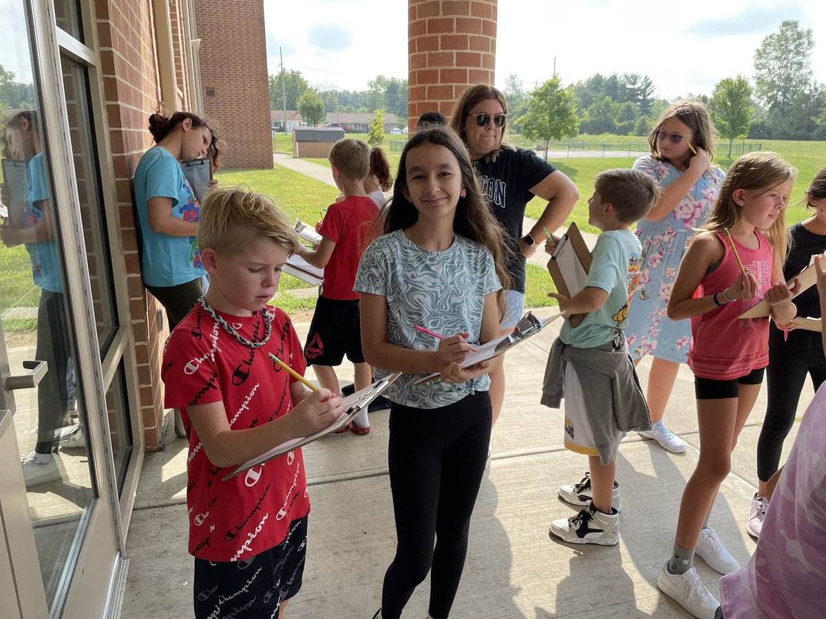 RachelAhonen's tweet photo. Nature walk! Students made a list of abiotic and biotic factors they saw then used “Give One, Get One” with their classmates. @Hamilton_BPE #GrowingGreatness https://t.co/jR0ot30osB