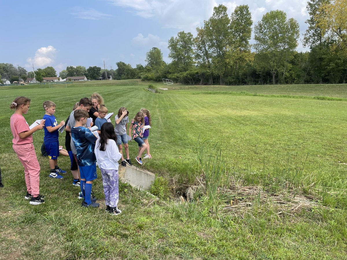 Rachel Ahonen (@rachelahonen) on Twitter photo Nature walk! Students made a list of abiotic and biotic factors they saw then used “Give One, Get One” with their classmates. <a href="/Hamilton_BPE/">BridgeportElementary</a> #GrowingGreatness Nature walk! Students made a list of abiotic and biotic factors they saw then used “Give One, Get One” with their classmates. <a href="/Hamilton_BPE/">BridgeportElementary</a> #GrowingGreatness