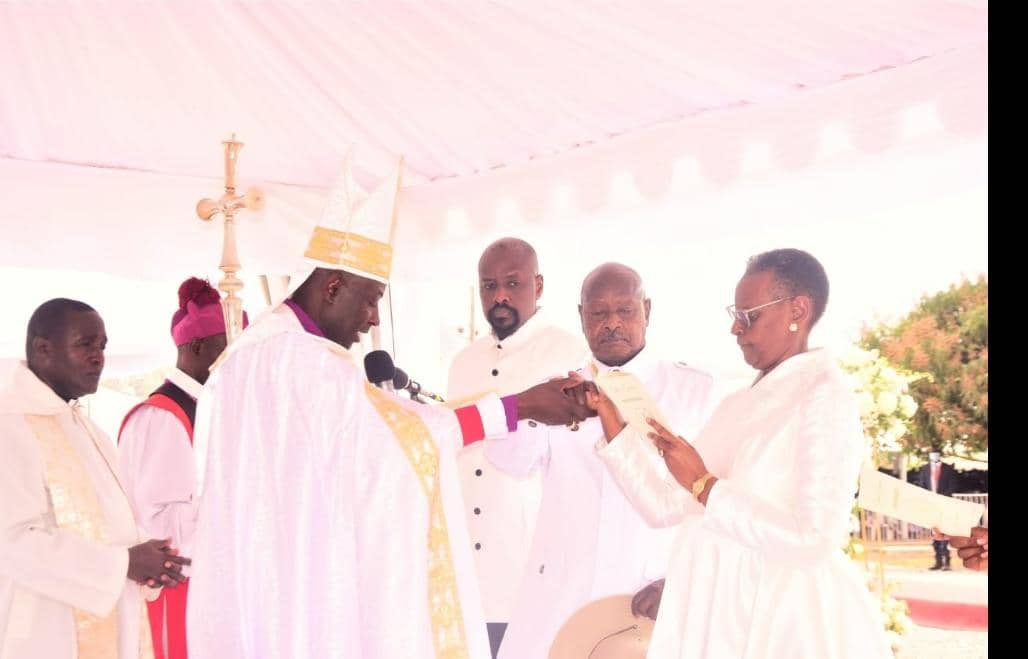 LRukeija's tweet image. Live reporting  in  #NTUGAMO while celebrating a remarkable milestone! H.E @KagutaMuseveni &amp;amp; First Lady @JanetMuseveni have shown us 50 years of love, unity, and dedication! Cheers to 50 years 🥂
Follow the function both on Fb,whp +256756717377
( @ Lawrence Lecturer Rukeijakare)