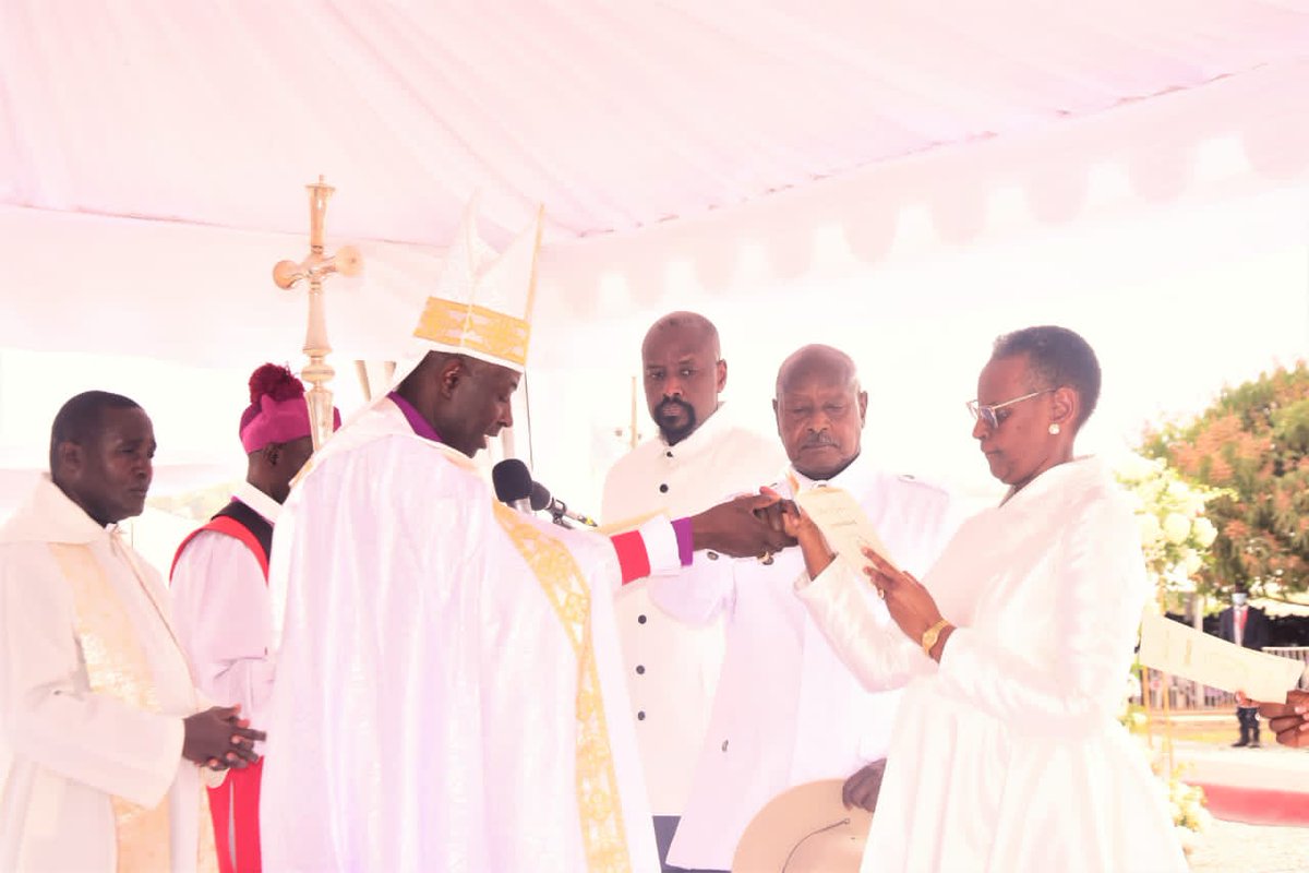 LRukeija's tweet image. Live reporting  in  #NTUGAMO while celebrating a remarkable milestone! H.E @KagutaMuseveni &amp;amp; First Lady @JanetMuseveni have shown us 50 years of love, unity, and dedication! Cheers to 50 years 🥂
Follow the function both on Fb,whp +256756717377
( @ Lawrence Lecturer Rukeijakare)