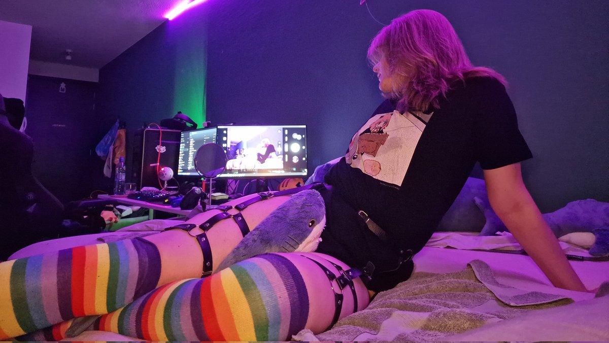 Bl0ndFem's tweet photo. I missed femboy friday damn https://t.co/QpjbF9swuA