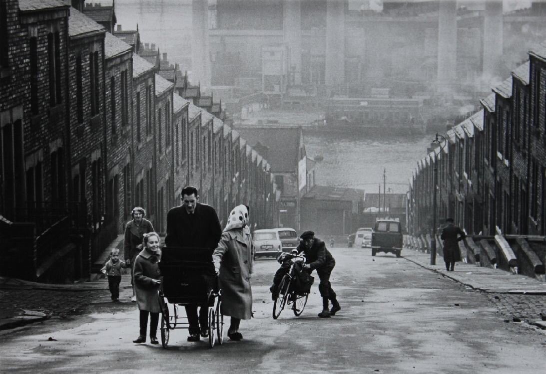 Mtwapaman's tweet photo. @grahamh941 @MarcDavenant This is Kendal St in Byker in the East End of Newcastle, (where  Sirkka-Liisa Konttinen took most of her photos. Are you mixing it up with the very similar looking streets in the West End - Clara Street, Frank St, etc and this one Hugh Street https://t.co/NMnx4pOGSc