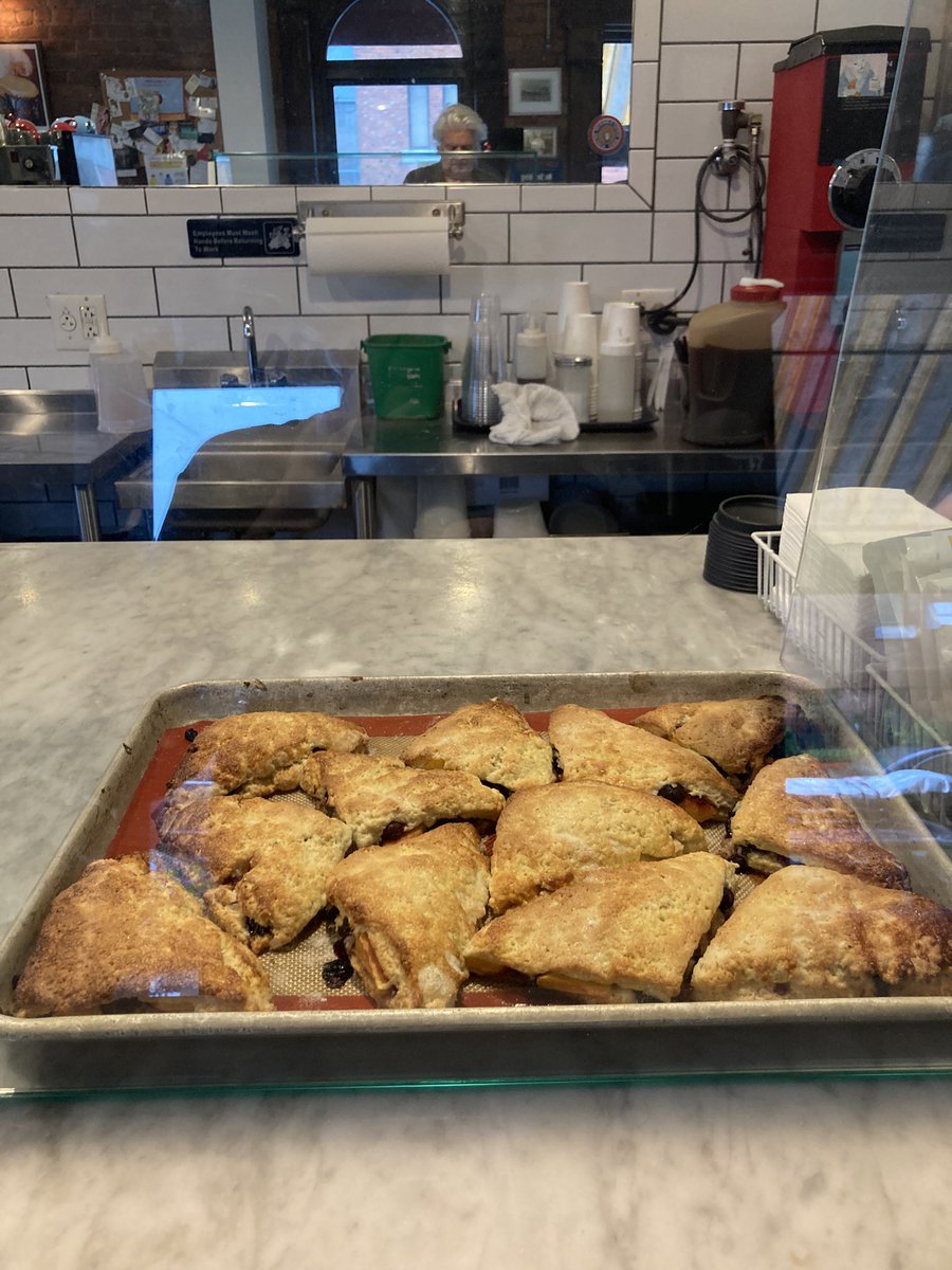 patirwinmusic's tweet photo. It’s a perfect day in the LIC Corner Cafe. Marvin Gaye is on the box. Let’s Get It On. The Peach/Blueberry Scones are fresh out of the oven. Better yet, the peaches are picked fresh from a friend’s backyard, straight from the neighborhood. #liccornercafe https://t.co/qMajdxhrw9