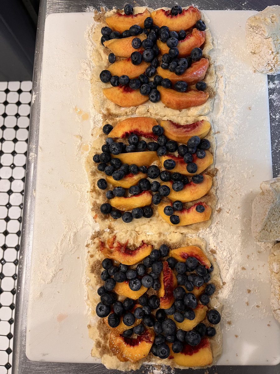 patirwinmusic's tweet photo. It’s a perfect day in the LIC Corner Cafe. Marvin Gaye is on the box. Let’s Get It On. The Peach/Blueberry Scones are fresh out of the oven. Better yet, the peaches are picked fresh from a friend’s backyard, straight from the neighborhood. #liccornercafe https://t.co/qMajdxhrw9