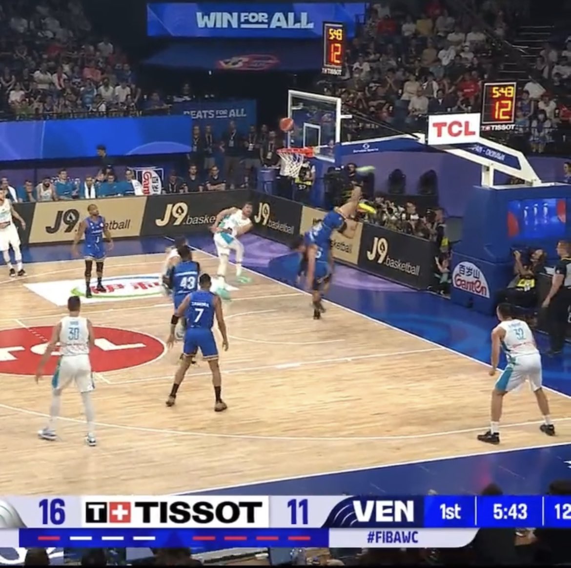 LouisAllen7's tweet photo. Great Defence Venezuela #FIBAWC https://t.co/zMMb2TmKd4