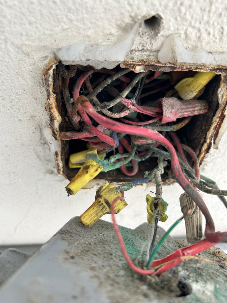 Thehandlesshand's tweet photo. A $600 Saturday to fix #FireAlarm circuits. 
1) Clean up the splice point
2) Identify the wiring 
3) Make the circuit complete again.
 (Few other things too)

Having the ability to say “I can do something and it’s valued at X” is a good feeling to say the least..

Happy weekend everyone!!