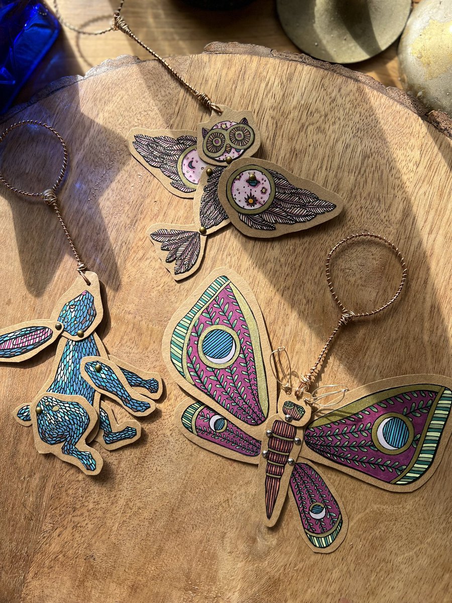 crown shyness, a pet portrait, pleasant woodland creatures