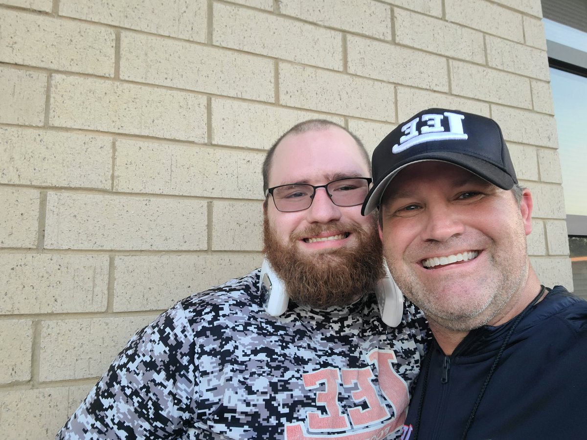 It was great seeing <a href="/AndyMar66344123/">Andy Martin</a> last night at the game....The Heart And Sole of <a href="/LeeAthletics1/">LEE ATHLETICS</a> #famiLEE