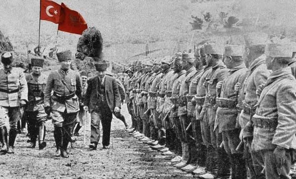26 Ağustos 1922 - Büyük Taarruzʼun şanlı başlangıcının 100. Yılı kutlu olsun! 🇹🇷

#büyüktaarruz100yaşında #ZaferlerAyı