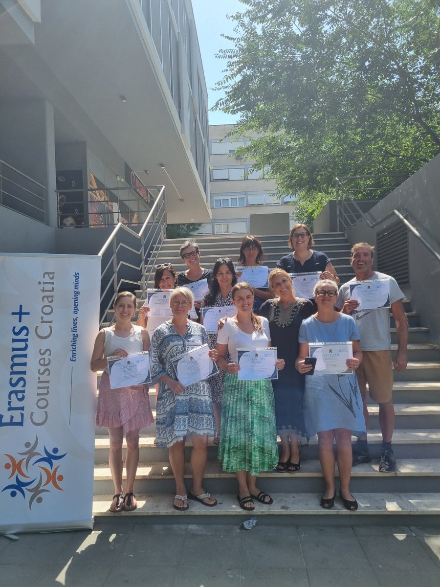 ErasmusMestral's tweet photo. Amb la formació de la mestra Aida Muntané acabem les mobilitats del primer curs com a centre acreditat #Erasmusplus #teachertraining @sepiegob @EplusCatEdu @mcatimo @audi_johnny @EUErasmusPlus https://t.co/gWc64bvVMx
