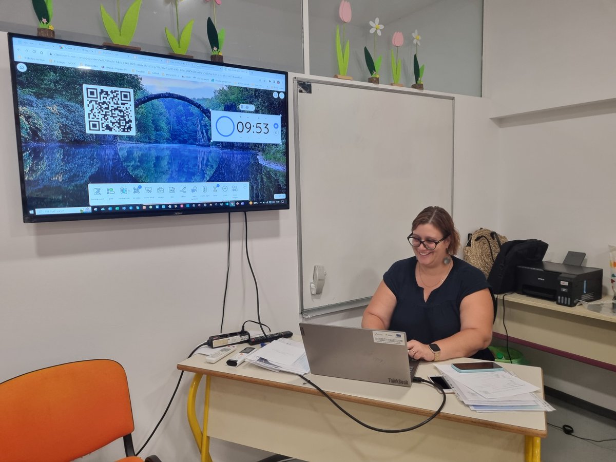 ErasmusMestral's tweet photo. Amb la formació de la mestra Aida Muntané acabem les mobilitats del primer curs com a centre acreditat #Erasmusplus #teachertraining @sepiegob @EplusCatEdu @mcatimo @audi_johnny @EUErasmusPlus https://t.co/gWc64bvVMx
