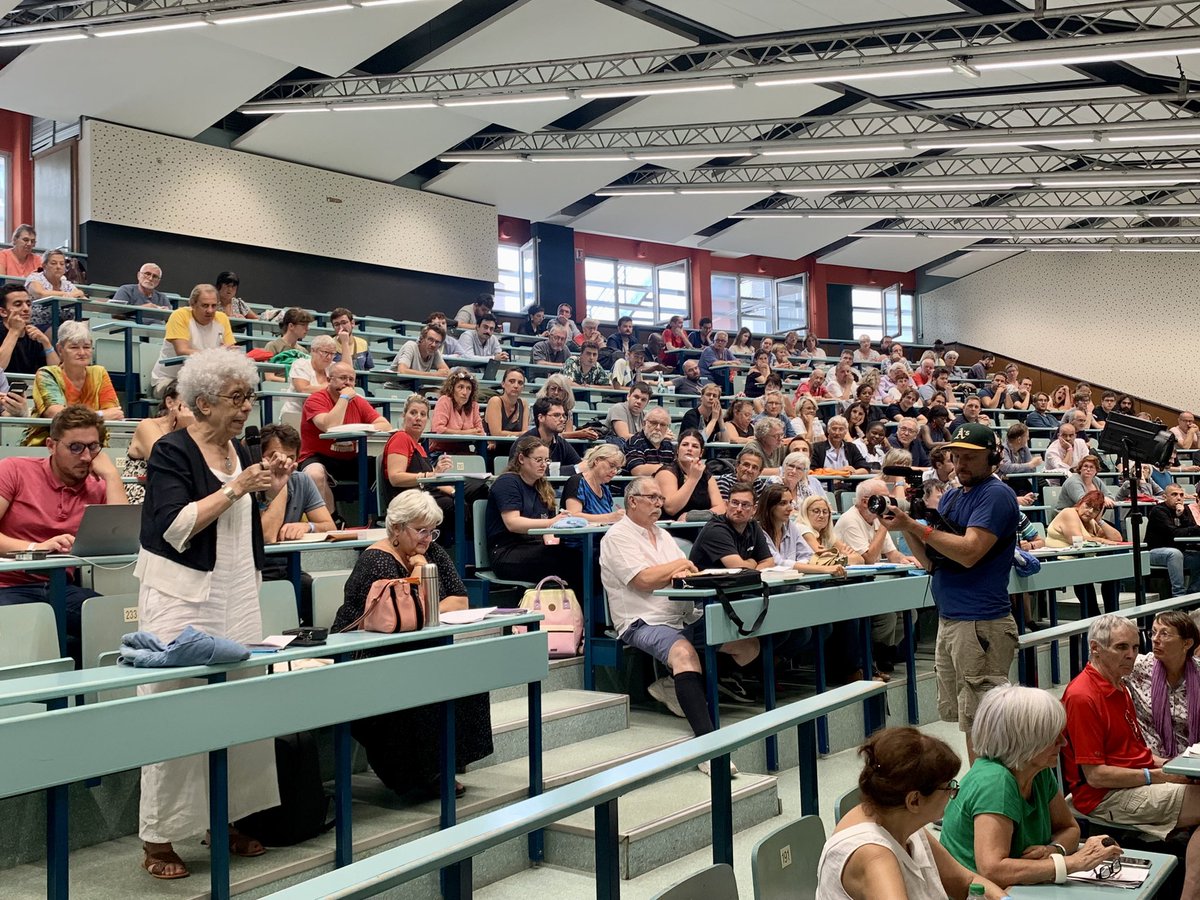 Helenebidard's tweet photo. Beaucoup de monde pour cet échange animé par Patricia Tejas entre #PascalBrice président de la fédération des acteurs de la solidarité et @Fabien_Roussel : Quelle politique migratoire pour une France de progrès?
L’engagement quotidien militant des communistes est frappant
#UEPCF https://t.co/htO4YVyIXW