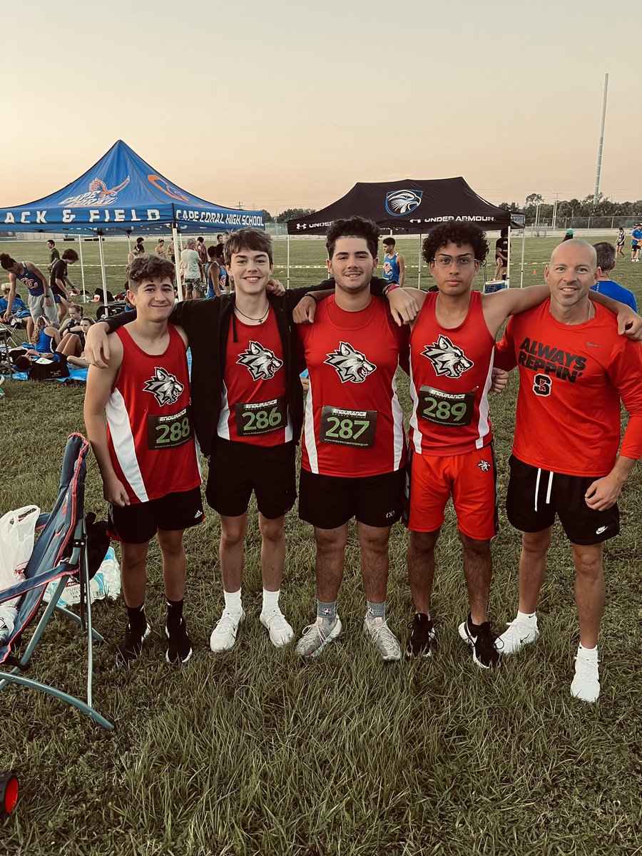 SFMHSWolfpack's tweet photo. Shoutout to our XC runners who competed in the Lightning invitational this morning 
#TEAMSOUTH https://t.co/DIfbtAz5r2