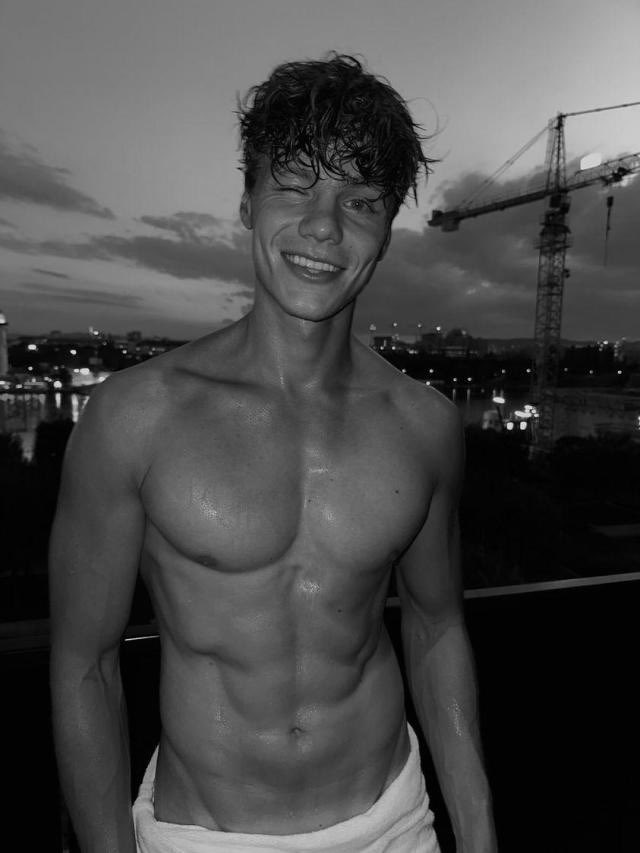 FitFamousMales's tweet photo. Florian Macek 😍😍 https://t.co/Mob324zAnc