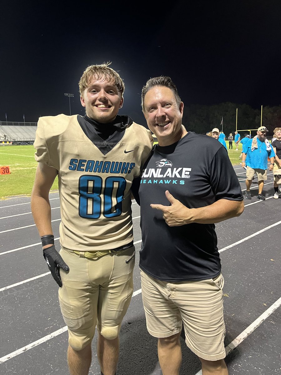 PewterReport's tweet photo. So much fun watching one of my former South Pasco Predators ⁦@southpascopred1⁩ Pop Warner players help ⁦@SLHSFBNextLevel⁩ Sunlake HS beat Wesley Chapel HS last night, 17-6! 

Senior TE Zachary Phillips had a TD and a 70-yard catch! #ZachAttack - SR https://t.co/xpNlsJiTNf