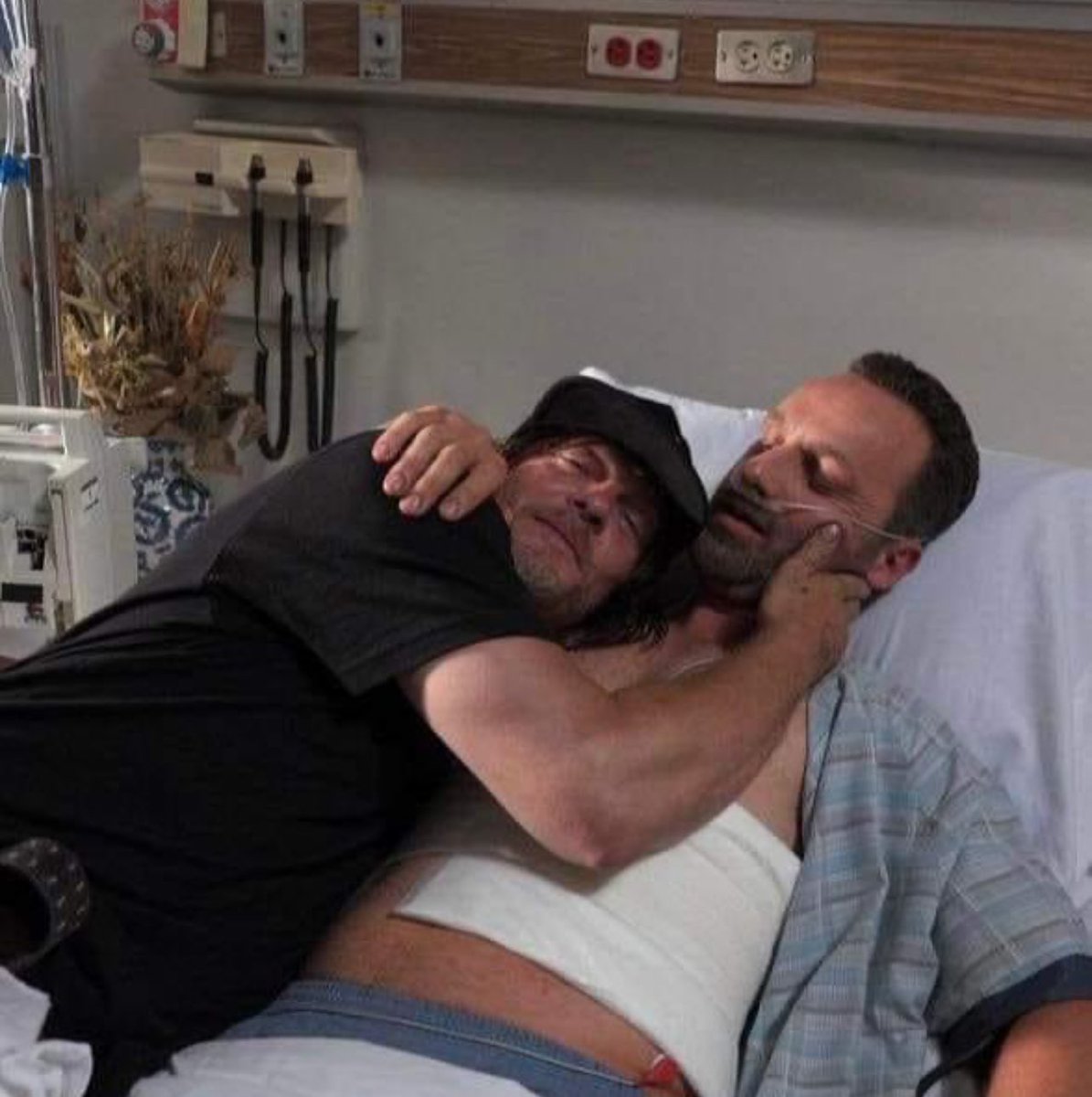 TheAmazingSite's tweet image. El finde se ha quedao pa acurrucarse…

#TASfandom #TheWalkingDead