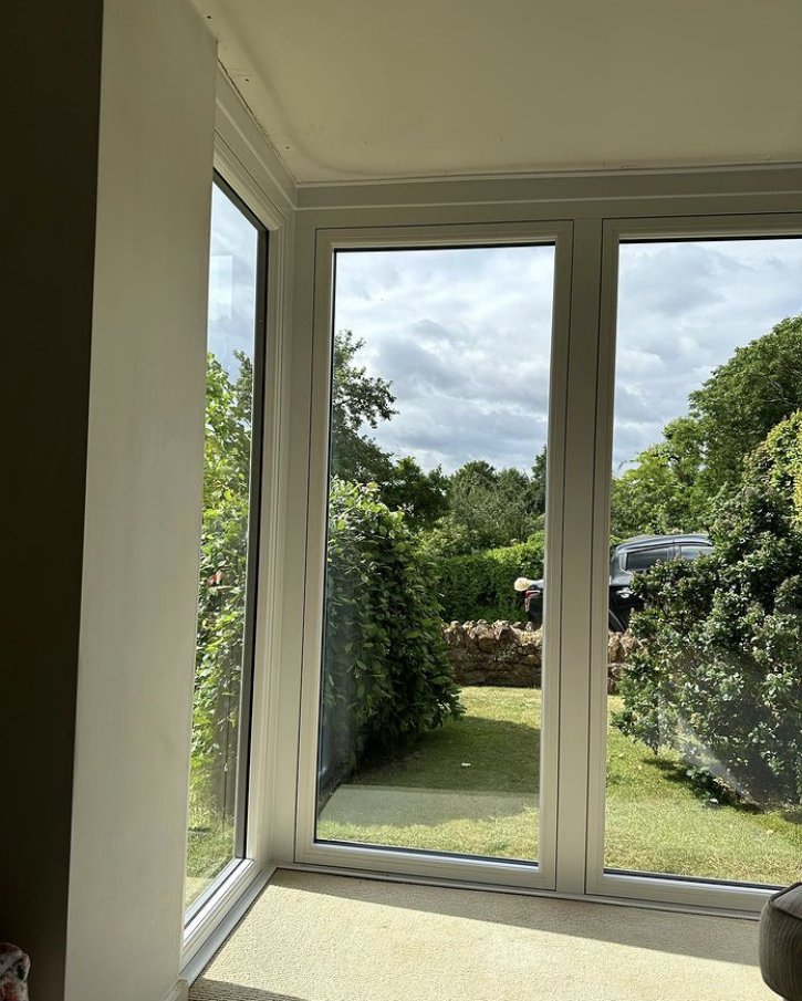residence9's tweet photo. Designed and made in the UK 🇬🇧 R7 is the ideal solution for both timber or aluminium alternative windows.
👍 Banbury Windows & Conservatories Ltd
👉 https://t.co/rjp3KfJIWe
#R7 #r7windows #painswick #upvc #grainedwhite #installer #fabricator #architect #builder #contractor https://t.co/Nbddz5Rkox