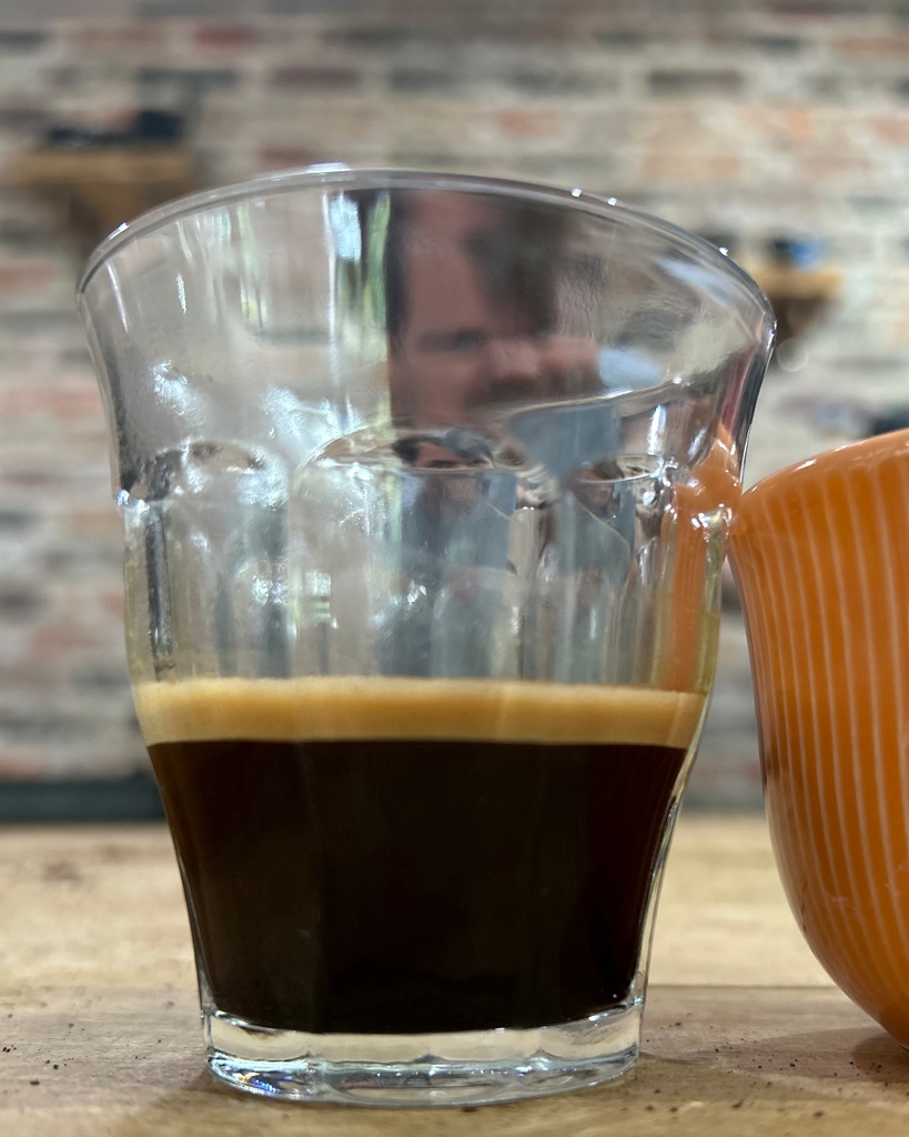 ukcoffeeblog's tweet photo. I can seeee youuuu! 😆
#coffee #coffeelover #coffeetime #barista #baristaproblems #funny https://t.co/YZWIZmVvIT