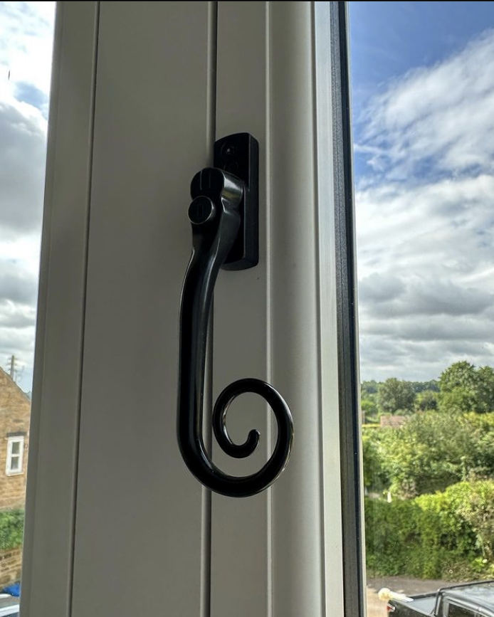 residence9's tweet photo. Designed and made in the UK 🇬🇧 R7 is the ideal solution for both timber or aluminium alternative windows.
👍 Banbury Windows & Conservatories Ltd
👉 https://t.co/rjp3KfJIWe
#R7 #r7windows #painswick #upvc #grainedwhite #installer #fabricator #architect #builder #contractor https://t.co/Nbddz5Rkox