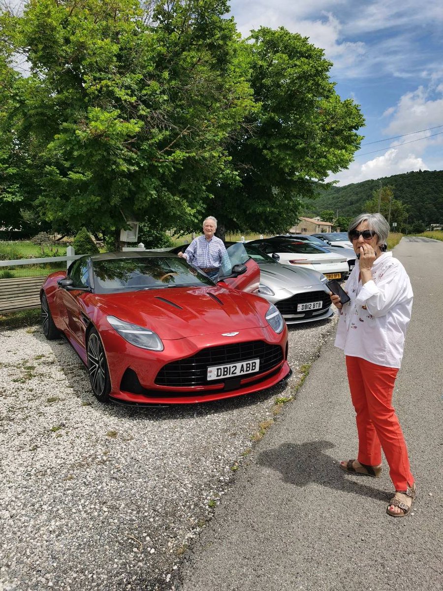 Cele_peacock9's tweet image. Are there people who don&apos;t love this car?❤️🚗🚘
#Forshaw
#Maddison
#InternationalDogDay
#Spanish FA
#Roofe
#Best WL Record
#UFCSingapore
#COYS