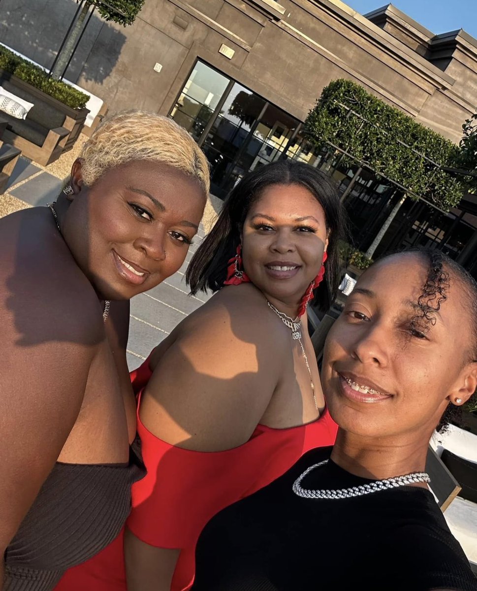 Saturday__Love3's tweet photo. We had a great time yesterday celebrating my sister. Love you!! ❤️🥳 #BirdYear 3️⃣3️⃣ https://t.co/if0NPdclCB