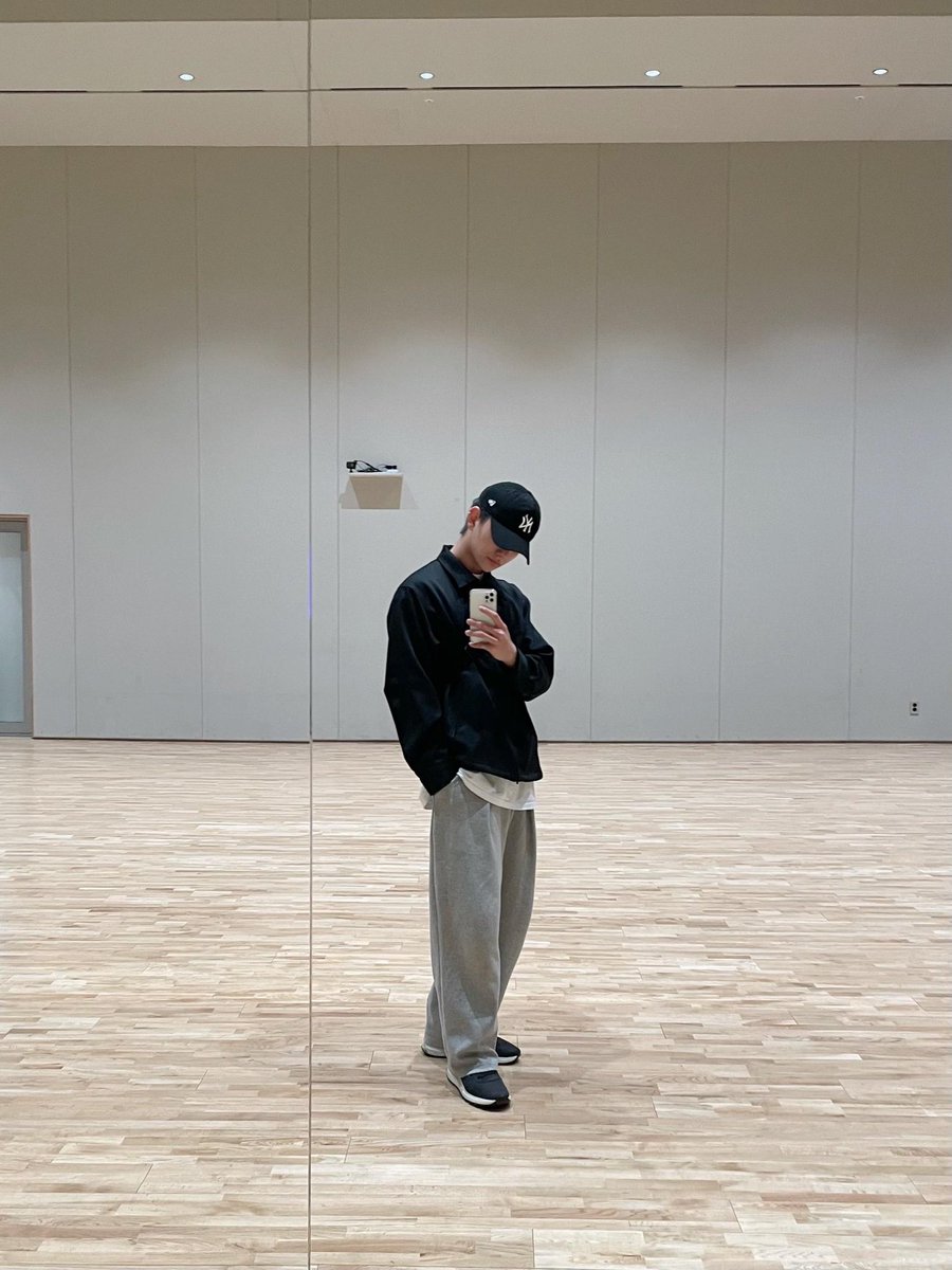 joshua’s mirror selcas 🥰  #조슈아