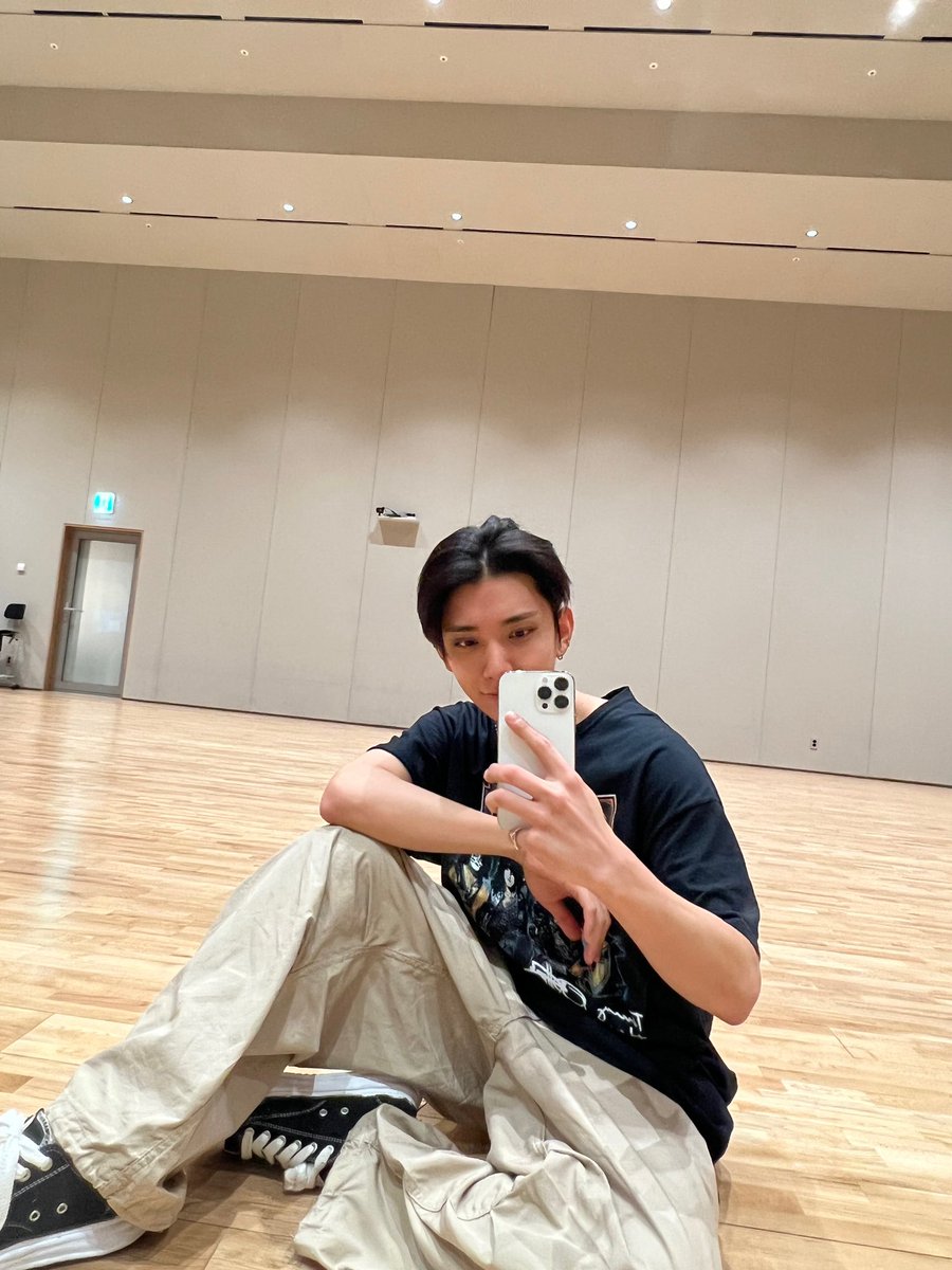 shujithinker's tweet photo. joshua’s mirror selcas 🥰  #조슈아 https://t.co/kZ5i2J9O20