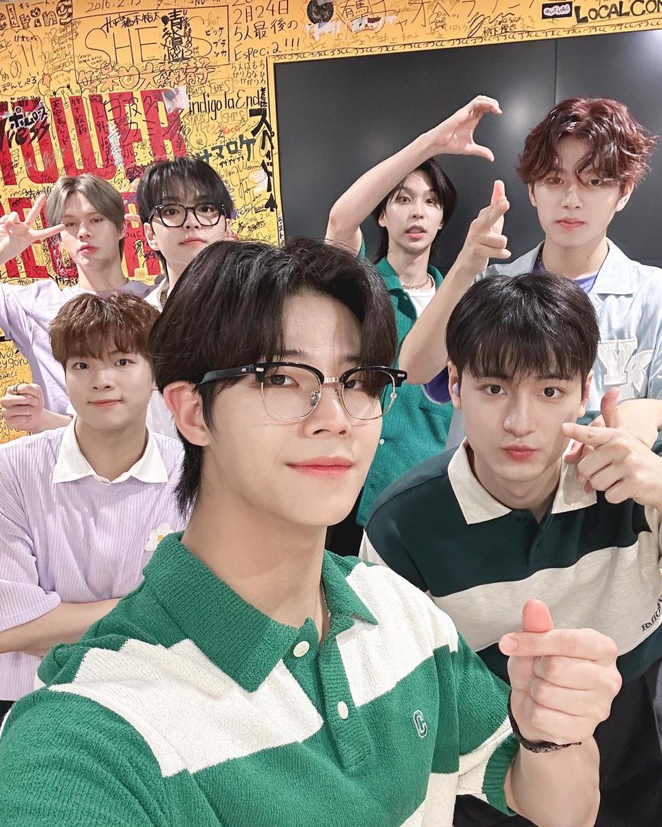 Official.ghost9 สวัสดี โอซาคาล! คุณมีความสุขที่ Tower Records มั้ย?🔥🔥 สู้เพื่อตารางที่เหลือของโอซาก้า 💪💪
🔗instagram.com/p/CwaJYUKSiF4/…

#GHOST9#고스트나인