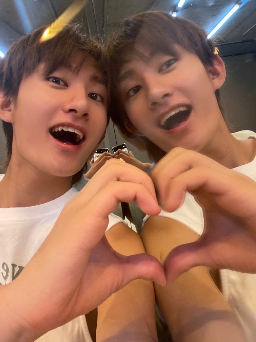 TOZ_YYent's tweet photo. [#HART]

pov: u felt single all of a sudden so u took some mirror selfies for comfort 

恋人できた

#TOZ #ハルト https://t.co/pwSwf2HT74