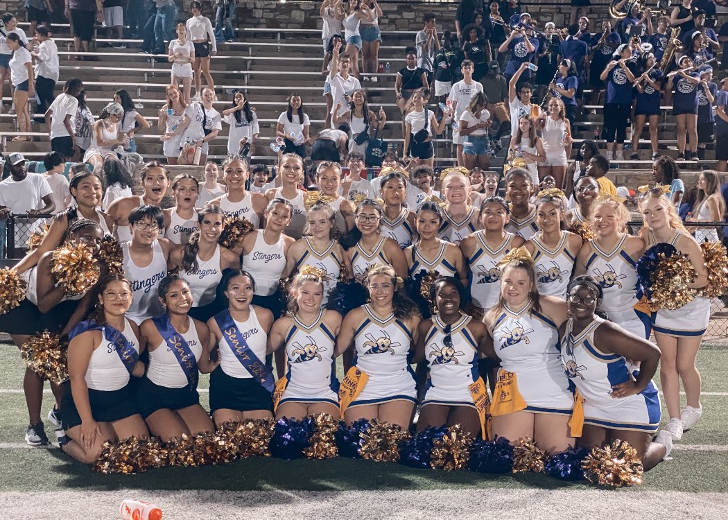NKCDance's tweet photo. Senior night!! 🤍 @NorthtownNews @N2SportsNKCHS @NKCcheer https://t.co/UhUooCY5ja