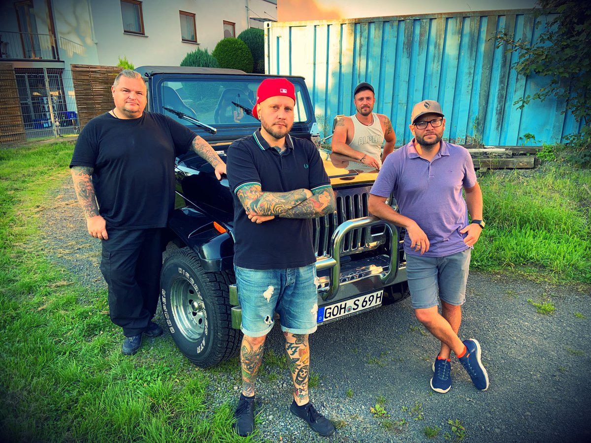 Hey Leute, wir sind Back On Track! Die Proben laufen hervorragend und den nächsten Banger haben wir auch schon geschrieben. Ihr dürft gespannt sein! Stay tuned!

#PlasticMars #plasticmarsband #punk #rock #punkrock #skatepunk #poppunk #pma #thankgodforpunkrock #limburganderlahn