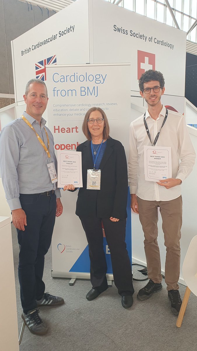 Editor-in-Chief @ottoecho presenting certificates to the winner and one of the finalists of the Heart Best Paper Award 2023 at #ESCCongress in Amsterdam. Congratulations! Check out the papers here: bit.ly/3OOYBe9 Submit your manuscript now: bit.ly/3YRo632