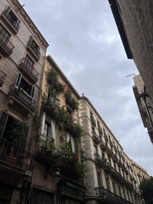 I&rsquo;m in Barcelona, who&rsquo;s tryna get turnt https://t.co/DhpUHYSJFM