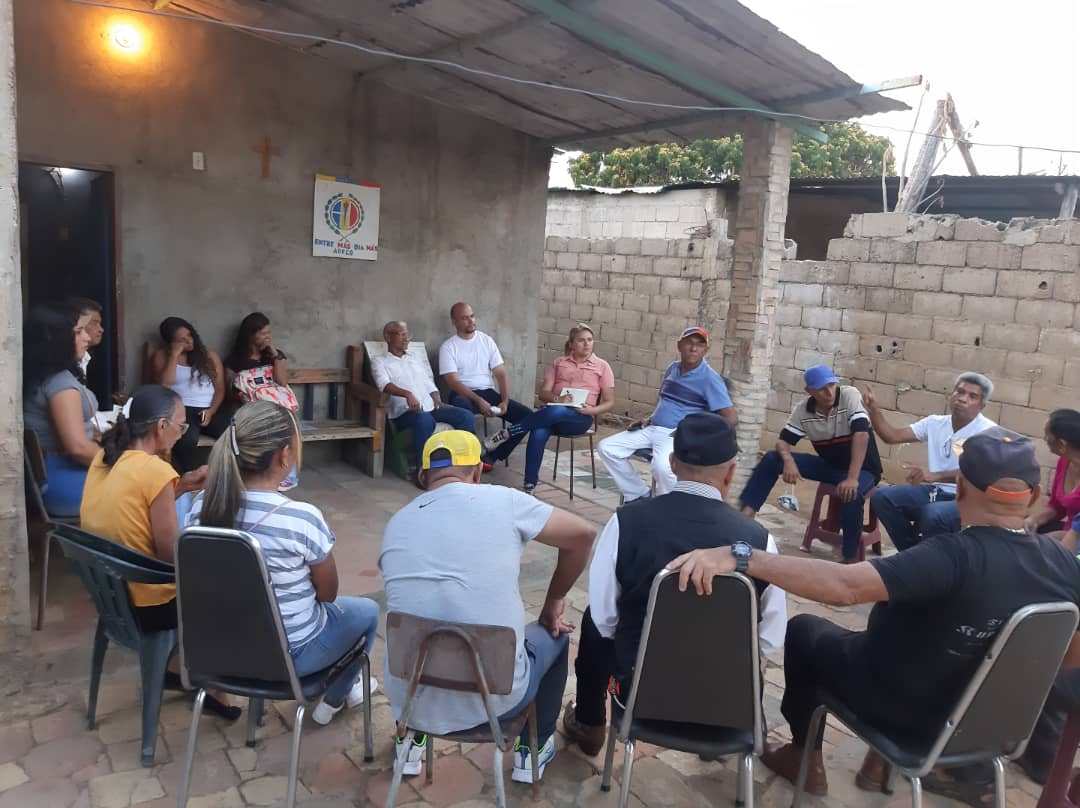 JohanagMora's tweet photo. #25Agosto | #CafecitoADeco en el sector Valparaiso, seguimos trabajando por una Venezuela Libre y de los Venezolanos.

¡Valor y Pa' lante!

#Torres https://t.co/XBaFGuiNv1