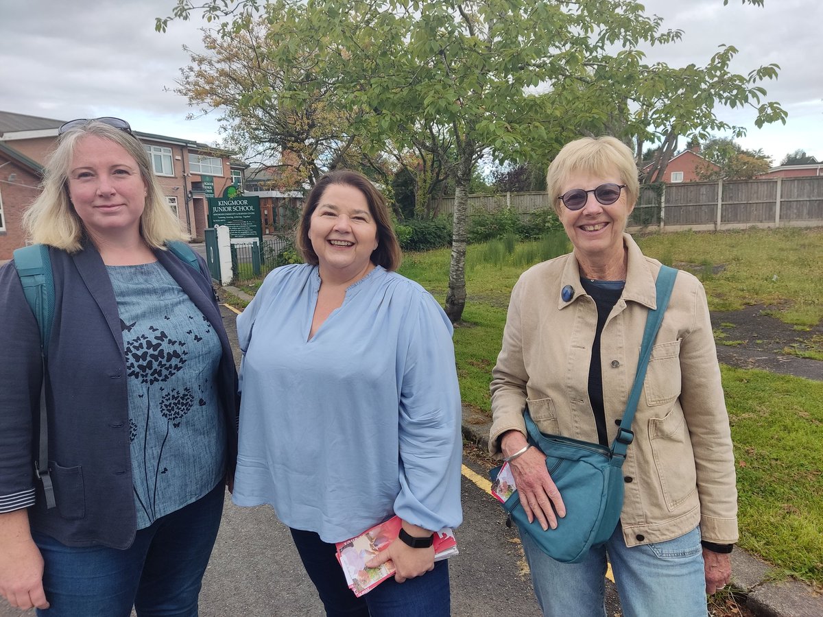 Lovely to be out in Lowry Hill #Carlisle this morning with @UKLabour's @Julie4Carlisle. Thank you to everyone that spoke to us. Lots of fab conversations and we didn't even get rained on ☺️