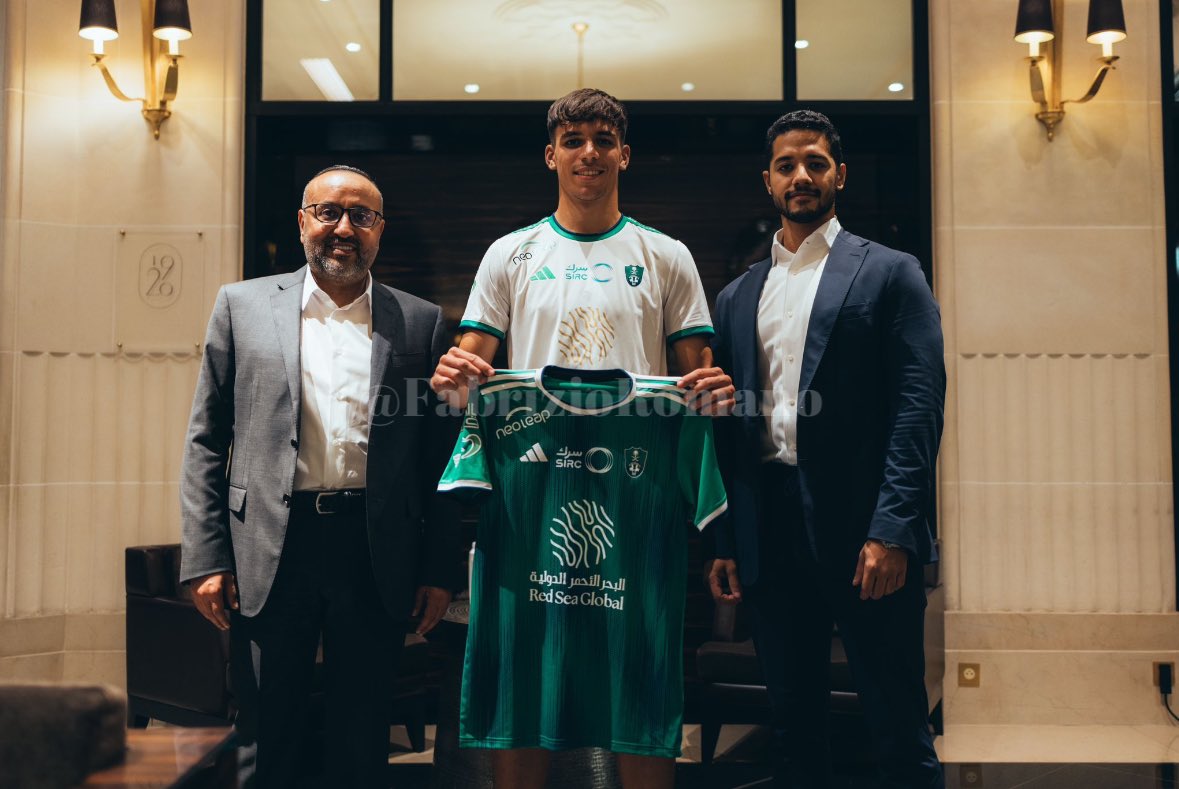 Official, confirmed. Gabri Veiga joins Al Ahli from Celta Vigo, it’s sealed 🟢🇸🇦

Here’s Veiga in Paris with the two key people from Al Ahli — behind all the top signings of this summer for Saudi side.

One more huge deal with Veiga, wanted by top clubs.

Exclusive picture ⤵️📸