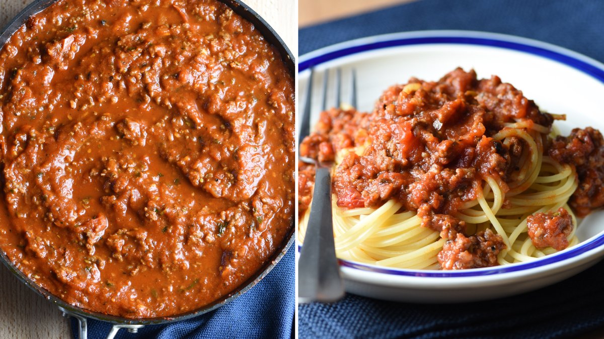 This hearty Homemade Spaghetti Sauce, made with sausage, ground beef, three kinds of tomatoes, and wonderfully seasoned is perfect over spaghetti or in lasagna!
RECIPE: bellyfull.net/homemade-spagh…