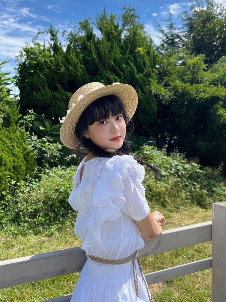 clauphile's tweet photo. @rentfess Halo adek! Kakakmu yang pakai fc sakura hadir!!

As you said, nanti kita bisa bikin grup berlima terus seru-seruan bareng di timeline. ☝

Tadi kakak-kakak yang lain udah hadir disini buat nyapa kamu jadi harusnya keluarga kita udah komplit!! https://t.co/ZES4iHomI9