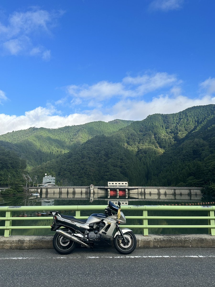 今日の朝練

#引原ダム
#GPZ1100
#YZFR7
#ZXR400