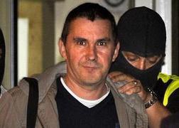 Cuando en este país se inhabilita antes al de la izquierda que al de la derecha, te das cuenta de que vivimos en una sociedad enferma.