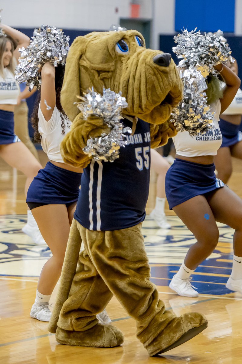 Happy National 🐶 Day!!

🐾 🐾 🐾 

#GoBloodhounds x #cunyac x #JohnJayCollege x #whydiii x #ncaadiii