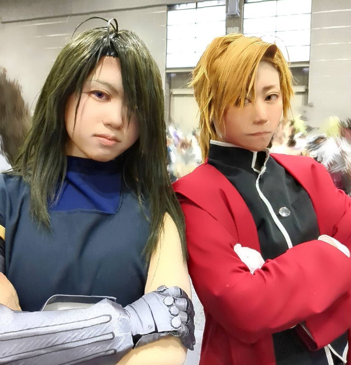⚠コスプレ⚠
腕組みバチバチらるら💥ひなさんの絵を参考にさせてもらいました💜🧡