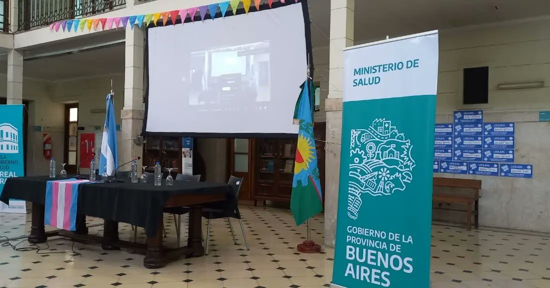 HospitalRossiLP's tweet photo. Nuevo curso de formación para el acompañamiento de trayectorias laborales de trabajadorxs que ingresaron con la Ley de Cupo Laboral Travesti Trans 🏳‍⚧

💪🏻 Seguimos ampliando y fortaleciendo políticas de integración y de garantías de derecho.
@SaludBAP @nkreplak @alexiannavarro https://t.co/GztPWm6FpL