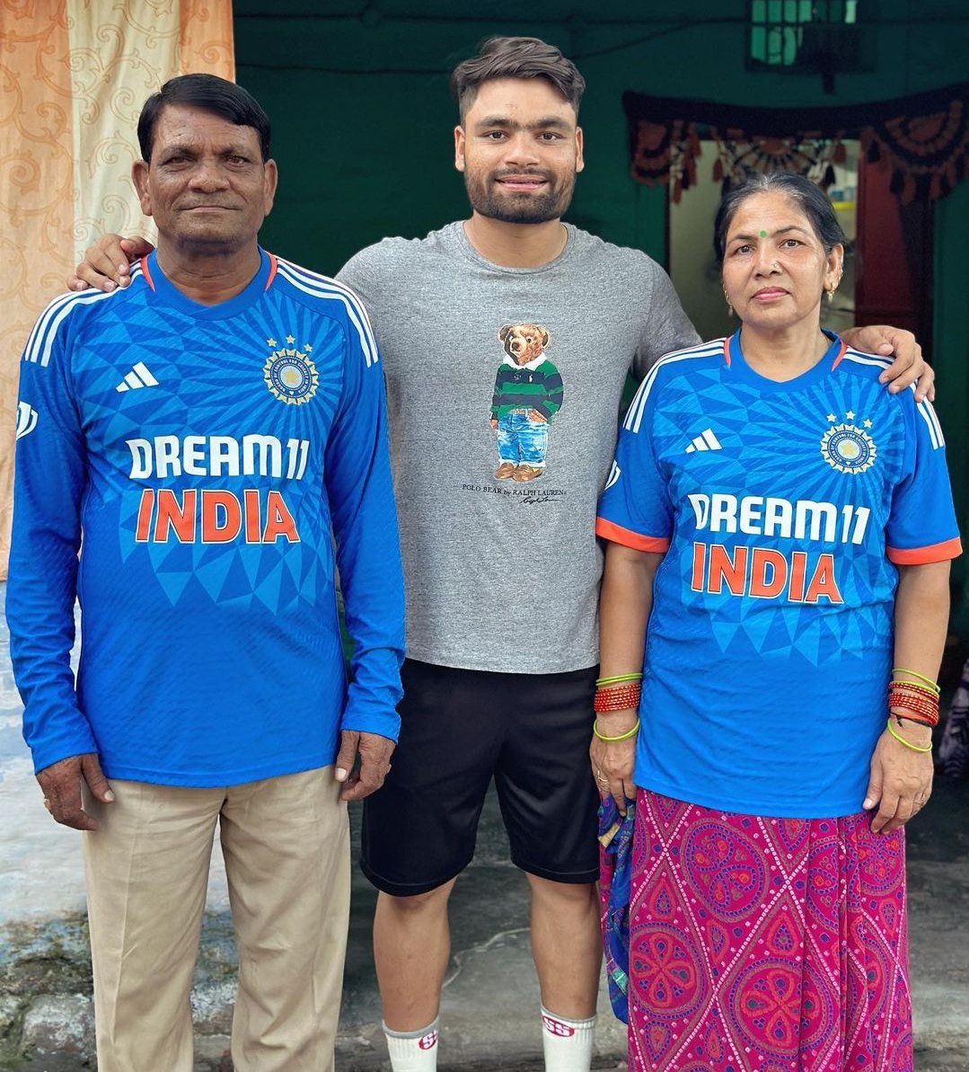 Picture of the Day.

Parents of Rinku Singh wearing India jersey.