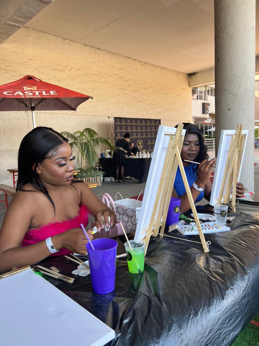 mahlaku_m's tweet photo. If you around Polokwane you are welcome to join us for the Holiday Fair Social Market Sip N Paint currently underway 🤌🏽

📍 Savanna Mall 

#Selaeconsulting 
#Bestygin
#sipnpaintpolokwane 
#Bestytravel https://t.co/uNU6cOM2WB