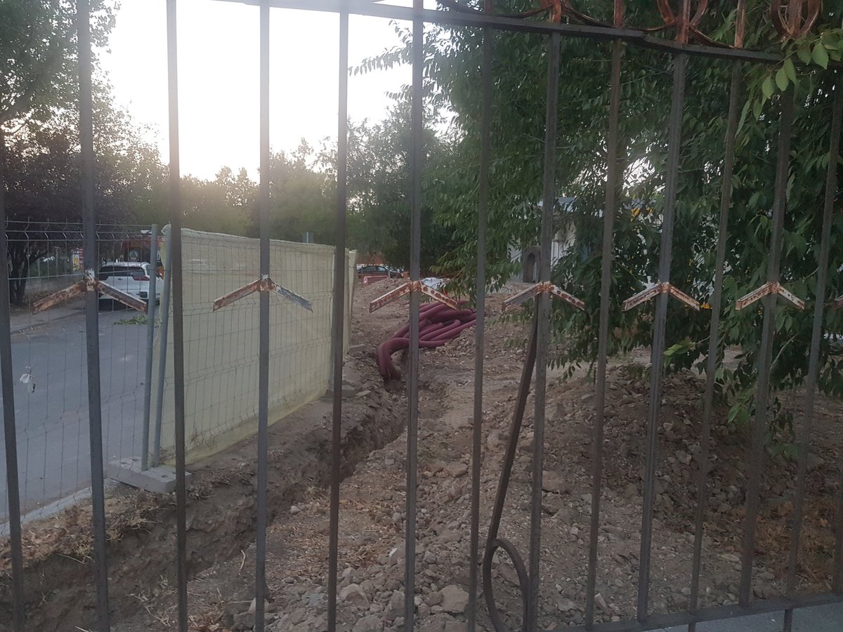 AreaRecreoVid's tweet photo. El ayuntamiento de @MADRID sigue destruyendo nuestros parques, en el nuestro sigue sin haber un cartel infomativo de transparencia, sigue  saltandose la legalidad @AlmeidaPP_ @InmaSanzO @bcarabante siguen en su afan de destruir #CasaDeCampo #SalvemosNuestrosParques https://t.co/6B7csDLOHH