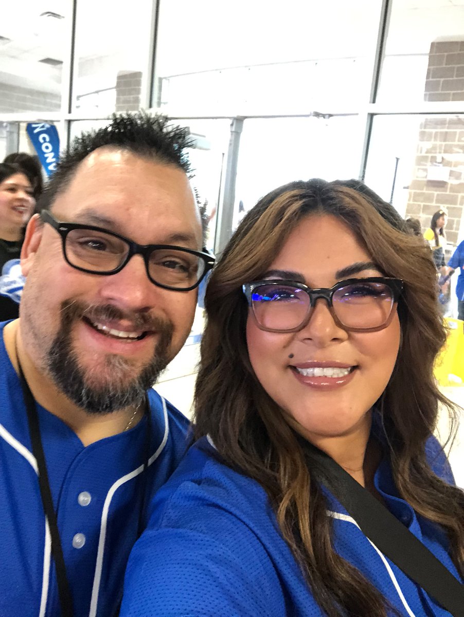 LurateTiffany's tweet photo. Team Northside 💙 and Team Pease! 💛💙💛 So excited for our upcoming school year. #teamnorthside #peaseproud #peasepride https://t.co/ELVmgPiSiJ